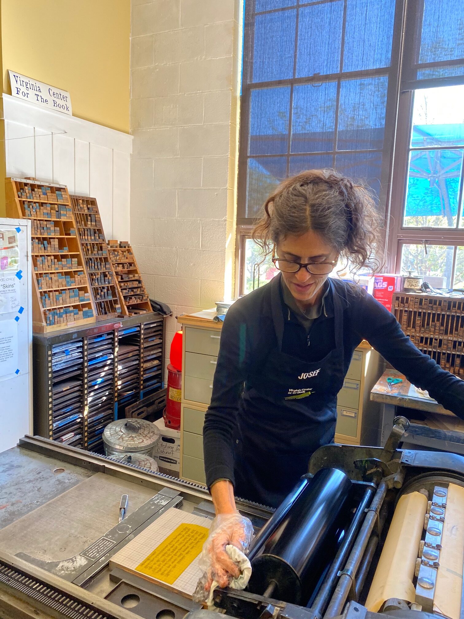 Lyall working in Massimo Pesce's  letterpress studio Arezzo, Italy